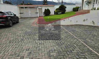 Renta de Casa, 4 dormitorios, Sector Colegio Menor, Cumbayá, Ecuador