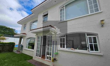 Renta de Casa, 4 dormitorios, Sector Colegio Menor, Cumbayá, Ecuador