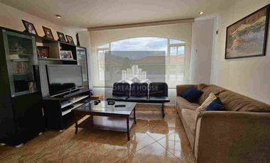 Renta de Casa, 4 dormitorios, Sector Colegio Menor, Cumbayá, Ecuador