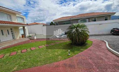 Renta de Casa, 4 dormitorios, Sector Colegio Menor, Cumbayá, Ecuador