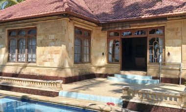 The Beautiful Villa Absolute Beach Front For Sale, North Bali Area