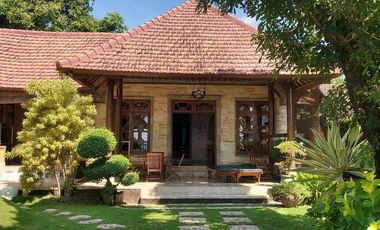 The Beautiful Villa Absolute Beach Front For Sale, North Bali Area