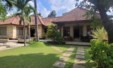 The Beautiful Villa Absolute Beach Front For Sale, North Bali Area