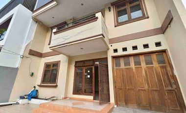 Murah ! Rumah 2 Lantai 10x18 Jalanan 3 Mobil Siap Huni