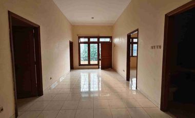 Murah ! Rumah 2 Lantai 10x18 Jalanan 3 Mobil Siap Huni