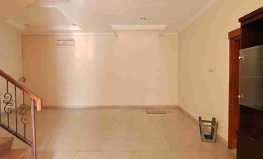 Murah ! Rumah 2 Lantai 10x18 Jalanan 3 Mobil Siap Huni