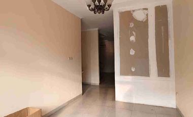 Murah ! Rumah 2 Lantai 10x18 Jalanan 3 Mobil Siap Huni