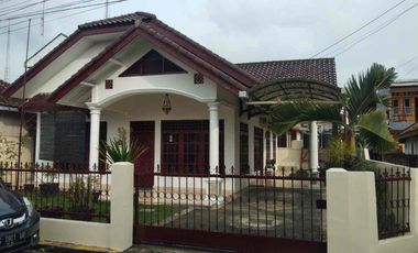 Disewakan Rumah Full Furnish lokasi tengah kota