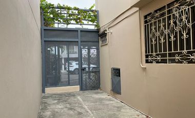 [Venta o Renta] Amplia casa de 3 dorm. + oficina en zona exclusiva de Manta