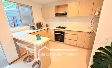 CASA EN CONJUNTO CERRADO EN LA FLORIDA