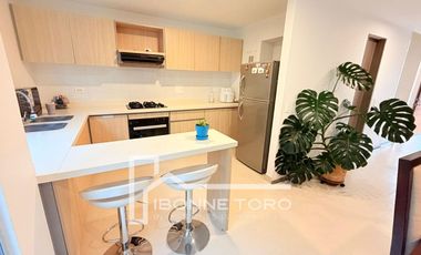 CASA EN CONJUNTO CERRADO EN LA FLORIDA