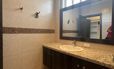 Vendo casa en urbanización Manta