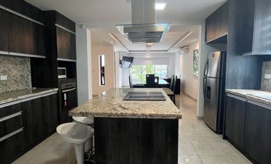 Vendo casa en urbanización Manta