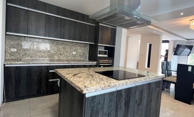 Vendo casa en urbanización Manta