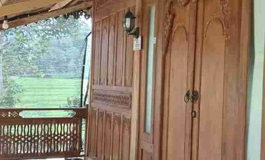 Dijual satu Yunit villa moderent bermodel bahan kayu jati full lokasi Purwakarta desa salam cianjur jawab barat