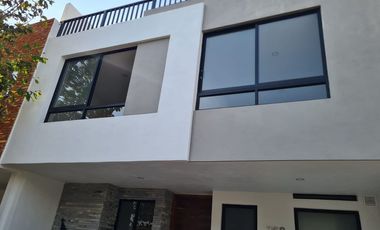 CASA EN VENTA SOLARES COTO 