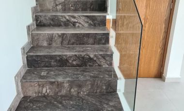 CASA EN VENTA SOLARES COTO 