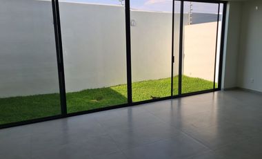 CASA EN VENTA SOLARES COTO 