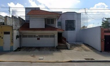 CASA EN VERACRUZ, ACABADOS DE LUJO, AMPLIA CUENTA CON TODOS LOS SERVICIOS.