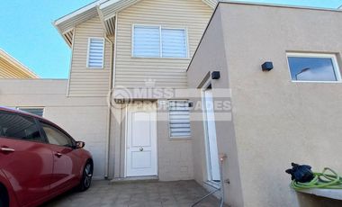 SE ARRIENDA CASA EN CONDOMINIO PLAZA BUIN COMUNA DE BUIN