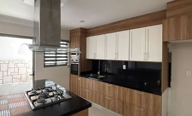 CASA EN RENTA EN ALTOZANO