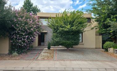 Hermosa Casa en Venta en Sector San Luis de Chicureo - Colina