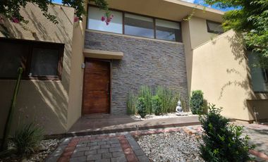 Hermosa Casa en Venta en Sector San Luis de Chicureo - Colina