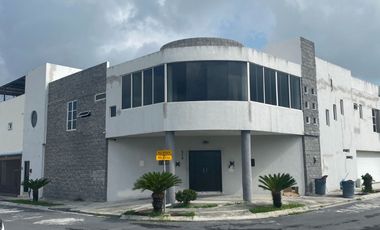 Venta de Residencia con oficina en Rinconada Colonial en Apodaca, NL