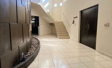 Venta de Residencia con oficina en Rinconada Colonial en Apodaca, NL