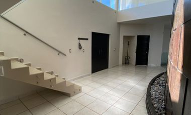 Venta de Residencia con oficina en Rinconada Colonial en Apodaca, NL
