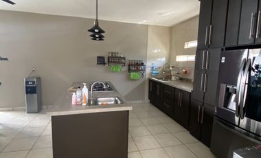 Venta de Residencia con oficina en Rinconada Colonial en Apodaca, NL