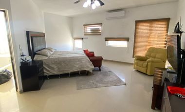 Venta de Residencia con oficina en Rinconada Colonial en Apodaca, NL