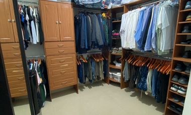 Venta de Residencia con oficina en Rinconada Colonial en Apodaca, NL