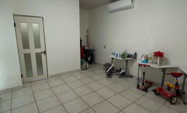 Venta de Residencia con oficina en Rinconada Colonial en Apodaca, NL