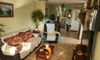 AMPLIA Y HERMOSA CASA DE 2 PISOS EN EL BOSQUE CUENTA CON R.F