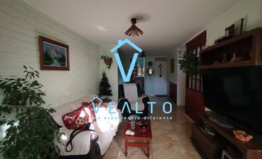 AMPLIA Y HERMOSA CASA DE 2 PISOS EN EL BOSQUE CUENTA CON R.F