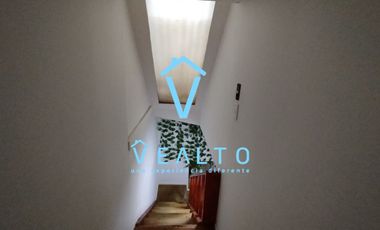 AMPLIA Y HERMOSA CASA DE 2 PISOS EN EL BOSQUE CUENTA CON R.F