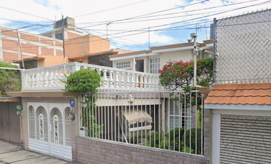 VENTA DE CASA EN LA COLONIA VALLE DORADO HABITACIONAL LOS PIRULES TLALNEPANTLA