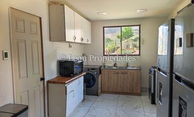 Leon Propiedades arrienda casa en sector Cuyuncavi, Curacaví.