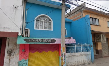 Casa habitación con local comercial en venta en Zona Centro, Rioverde, S.L.P. - REMATE BANCARIO EN EXCELENTE UBICACIÓN Y GRAN OPORTUNIDAD DE INVERSIÓN