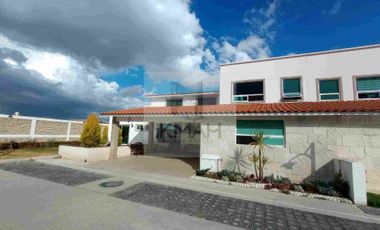 EXCELENTE RESIDENCIA EN METEPEC