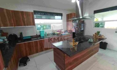 EXCELENTE RESIDENCIA EN METEPEC