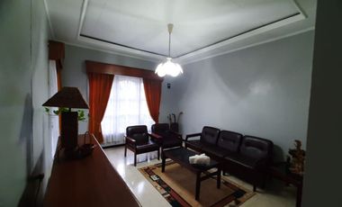 Rumah disewakan di Batu Lb200 3KT dekat balaikota alun-alun 40jt/th