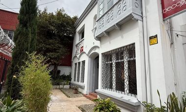 CASA CLÁSICA EN ARRIENDO -QUINTA CAMACHO-BOGOTA D.C
