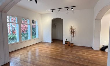 CASA CLÁSICA EN ARRIENDO -QUINTA CAMACHO-BOGOTA D.C