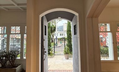 CASA CLÁSICA EN ARRIENDO -QUINTA CAMACHO-BOGOTA D.C