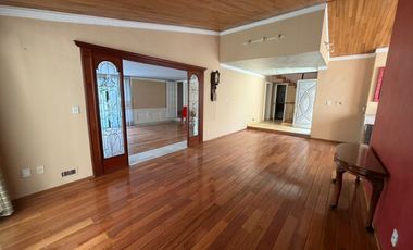 Casa en Renta Bosques de Las Lomas Terraza Amplia Techada P/Remodelar Dos Accesos