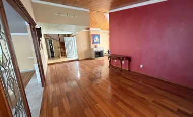 Casa en Renta Bosques de Las Lomas Terraza Amplia Techada P/Remodelar Dos Accesos