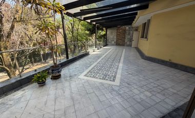 Casa en Renta Bosques de Las Lomas Terraza Amplia Techada P/Remodelar Dos Accesos