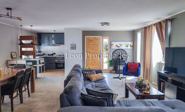 Leon Propiedades vende Parcela con Casa en sector Cuyuncavi Alto, Curacaví.